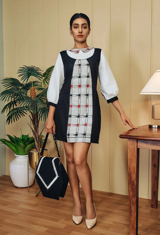 Classic check dress made from premium quality cotton, featuring a timeless and comfortable design.