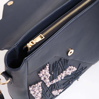 Stylish and functional navy blue tote bag with multiple compartments